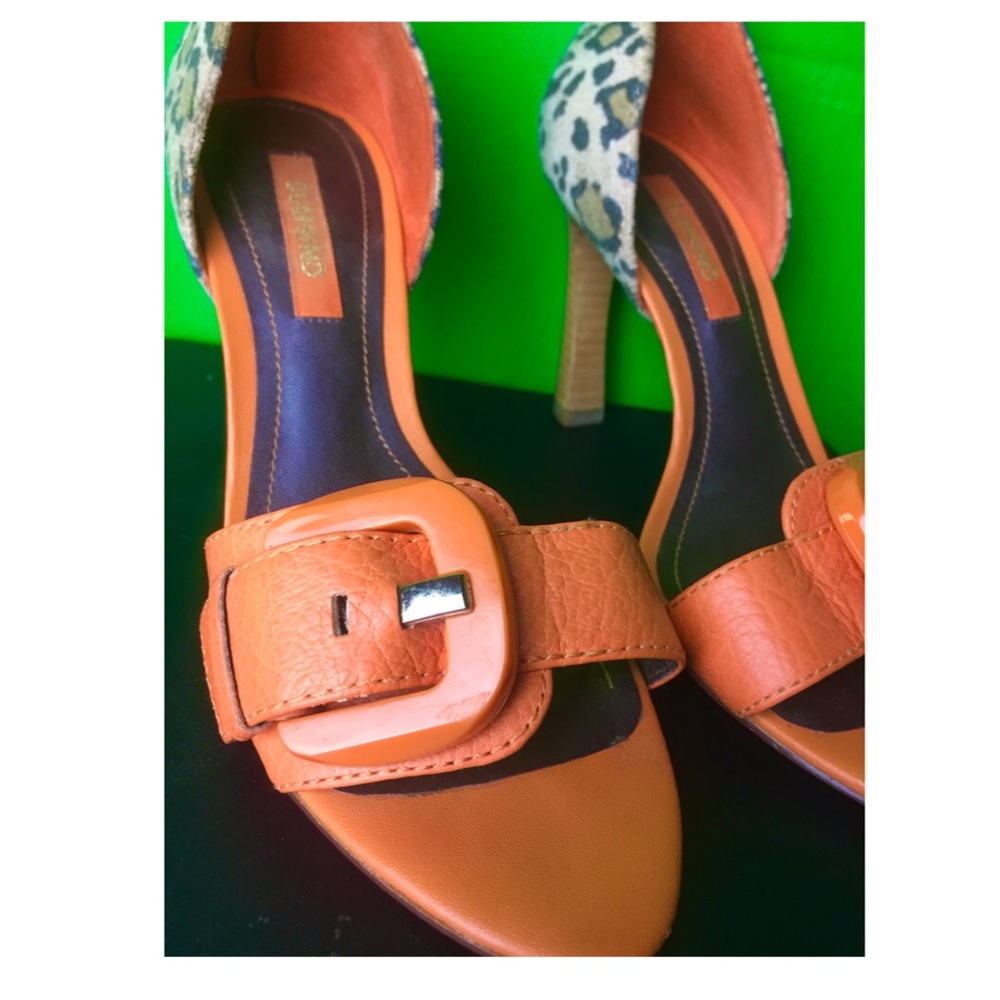 🍊 Orange 🍊 Leather Buckle heels